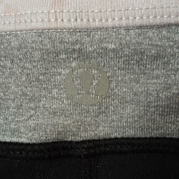 LULULEMON TIE DYED CAPRI YOGA PANTS SIZE 6 - Picture 4 of 6